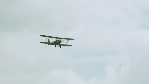 复古飞机在天空中 — 图库视频影像