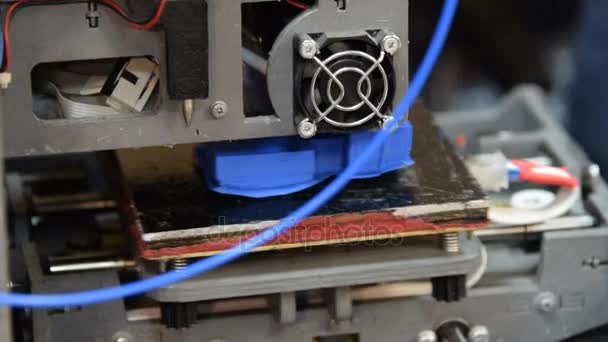 3D принтер за работой — стоковое видео