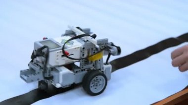 Eğitici inşaat seti için yapılan robot sürüş
