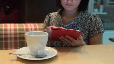 Pad ve kafede çay ile eğlence