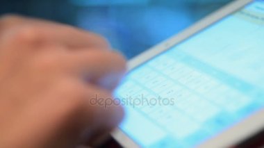 Tablet bilgisayarda yazarak