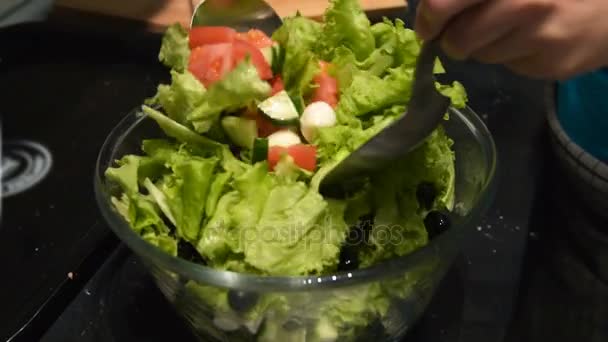 Vegetable salad is done — Stock Video