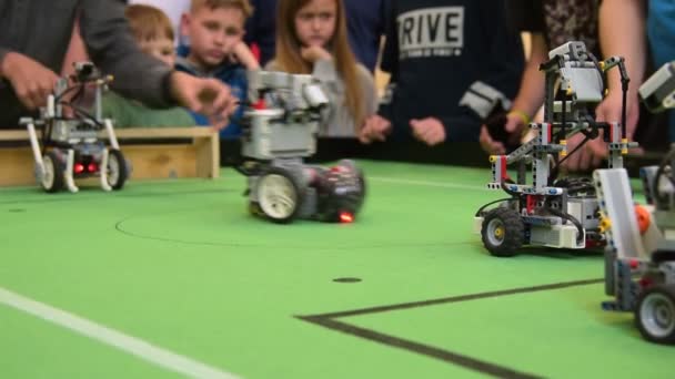 Robots équipes de football en compétition — Video