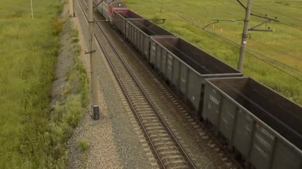 Tren de carga vacío en el país — Vídeo de stock