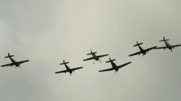 Aerobatic team in the sky — Stock Video