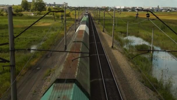Грузовой поезд в стране — стоковое видео