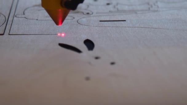 Coupe de bois avec équipement laser 