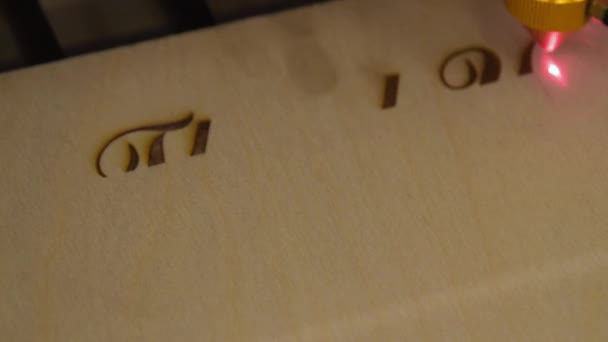 Engraving on wood with laser