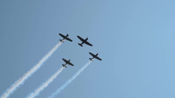 Kelompok aksi pesawat di atas kepala — Stok Video