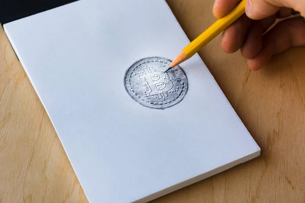 Not defterine çizilmiş bitcoin para
