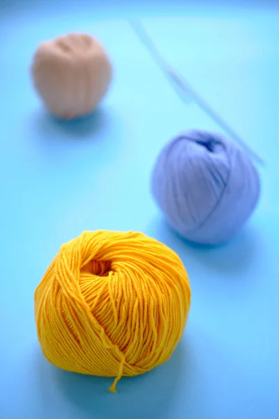 Bright color yarn clews on the blue background. Concept of amigurumi toy making, handicraft, knitting, hobbie — Stock Photo, Image