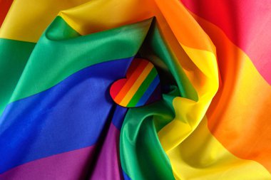 Lgbt gurur bayrağı, kalbi Lgbt gurur renginde. Sevgililer Günü kavramı, özgürlük, eşitlik