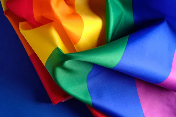 Vista da vicino della bandiera dell'orgoglio LGBT. Concetto del Giorno di San Valentino, libertà, uguaglianza — Foto Stock