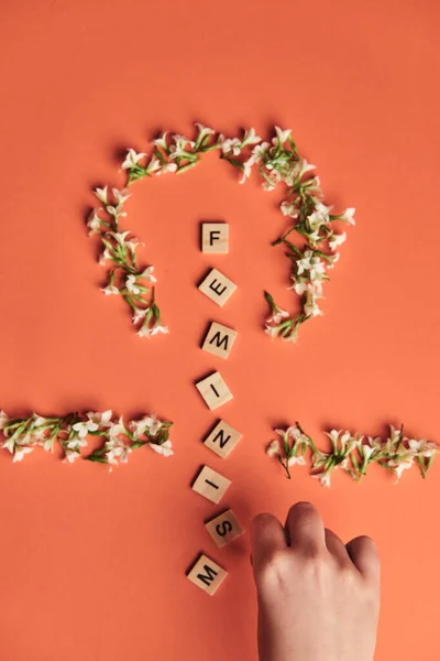 Femen Auf Hölzernen Buchstaben Die Das Geschlecht Und Die Gleichberechtigung — Stockfoto