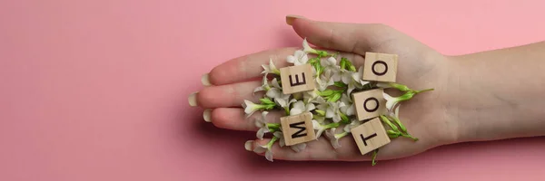 Fráze Too Made Wooden Letters Hand Full Flowers Pink Background Stock Snímky