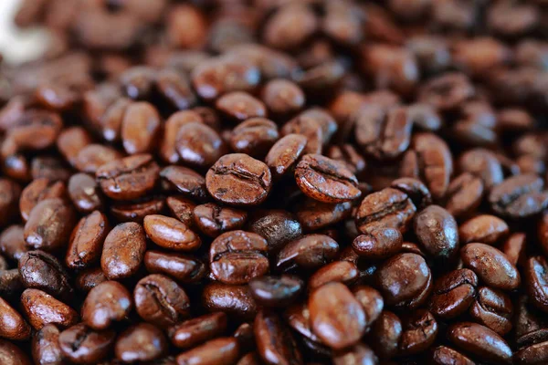 Kavrulmuş Çikolatalı Kahve Çekirdekleri Yakın Çekim Arkaplanı — Stok fotoğraf