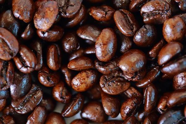 Kavrulmuş Çikolatalı Kahve Çekirdekleri Yakın Çekim — Stok fotoğraf