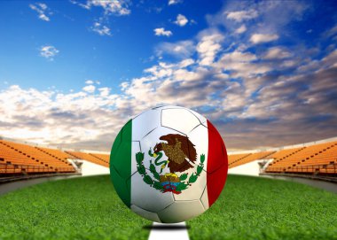 Meksika bayrağı ve futbol topu. Spor kavramı.