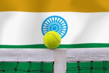 Bayrak arkaplan üzerinde net tenis topu.