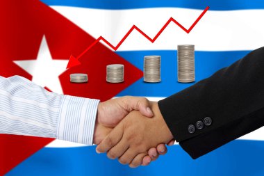 Arkaplan olarak Küba bayrağı ile el sıkışmak ya da sözleşmek.