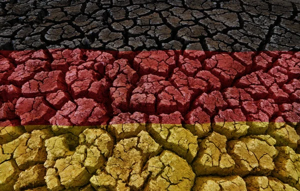 Flaga Niemiec Pękniętym Tle Ziemi — Zdjęcie stockowe