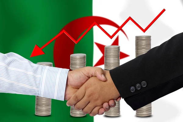 Uścisk Dłoni Lub Umowa Wraz Banderą Algierii Jako Tło — Zdjęcie stockowe