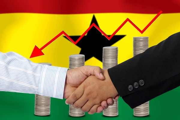 Stretta Mano Contratto Insieme Con Sulla Bandiera Ghana Come Sfondo — Foto Stock