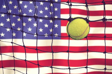 Bayrak arkaplan üzerinde net tenis topu.