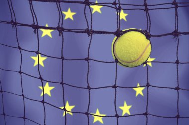 Bayrak arkaplan üzerinde net tenis topu.