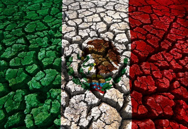 Флаг Мексики Треснувшей Земле — стоковое фото
