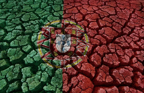 Σημαία Της Πορτογαλίας Ραγισμένο Έδαφος — Φωτογραφία Αρχείου