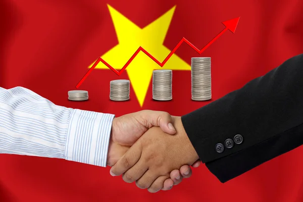 Uścisk Dłoni Lub Umowa Wraz Flagą Wietnamu Jako Tło — Zdjęcie stockowe