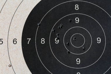 Mermi delikli hedef.