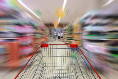 Soyut bulanık bakkal arkaplanı. Arkaplan ve tasarım elemanı kullanımı için süpermarket, market veya depo bulanık koridoru.