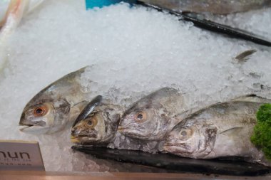 BANGKOK - 22 Mayıs 2016 Makro süpermarketten alışveriş yapan Makro, Hollanda 'da kurulmuş bir Depo kulübü zinciri.