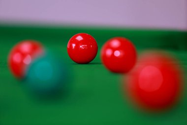 Bilardo masasında bilardo topu