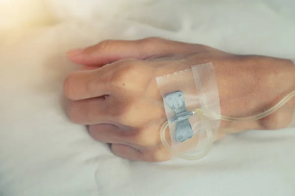 Închiderea Picurării Intravenoase Mâna Pacientului — Fotografie, imagine de stoc