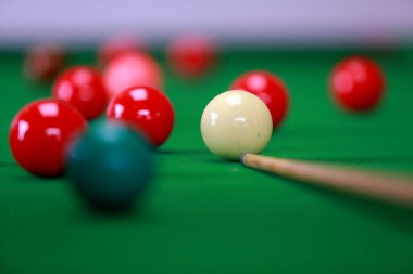 Bilardo masasında bilardo topu