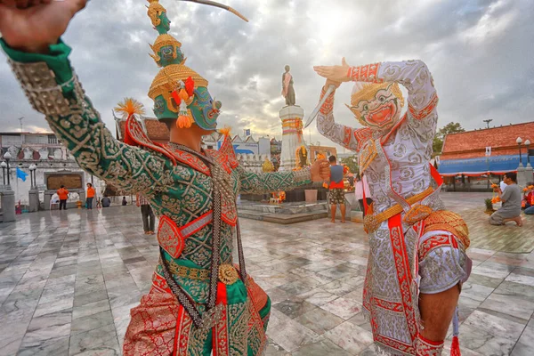 コラット 2016年10月2日 コーンはタイ古典仮面の伝統舞踊劇芸術であり この公演はラマヤナ叙事詩です タイでの観光を促進するために — ストック写真