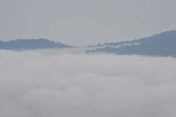 Splendida Vista Sull Alba Con Montagne Nuvole — Foto Stock