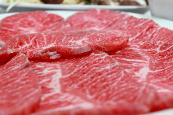 Sepotong Daging Mentah Segar Dan Foto Tenda Putih — Stok Foto