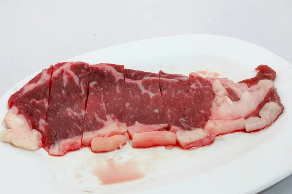 Stück Frisches Rohes Fleisch Und Foto Von Weißen Zelten — Stockfoto