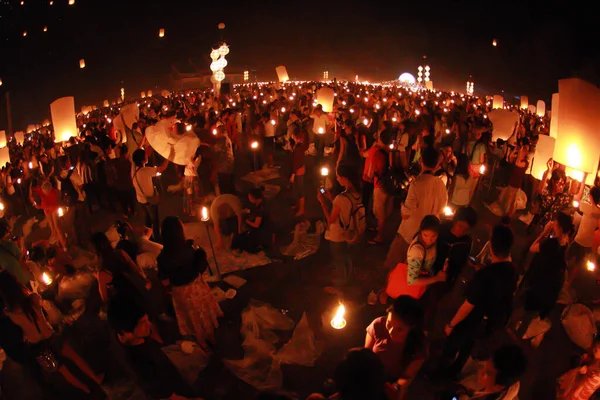 Chiangmai Thailand Nov Les Gens Libèrent Des Lanternes Célestes Pour — Photo