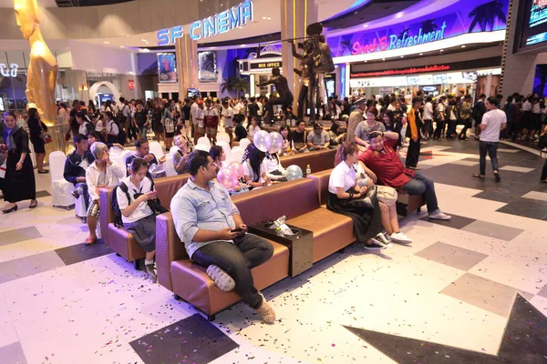 Korat Thailand 2016年12月19日 第21ターミナルで 劇場の未確認の人々が集中的に参加しました この場所は非常に有名なショッピングモールです — ストック写真