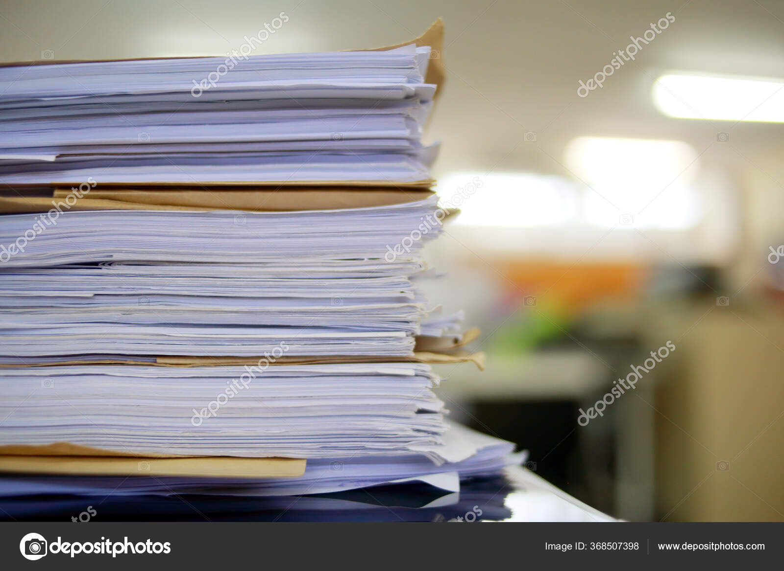 Documentos Comerciales Papel Inacabados Apilados Archivo Escritorio Oficina  Archivo Que — Foto de stock #368507398 © Narin_Photo, image size:1600x1167