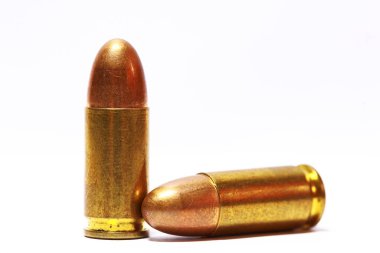 beyaz arkaplanda izole edilmiş mermiler