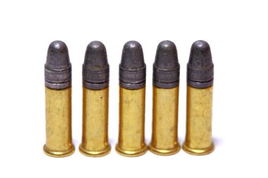 beyaz arkaplanda izole edilmiş mermiler