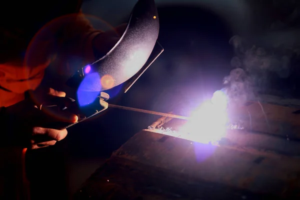 Close Worker Protective Mask Welding Metal — Stock Photo, Image