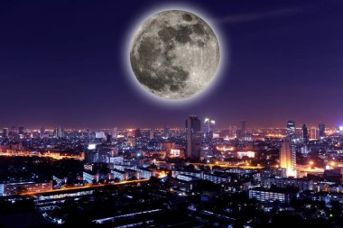 Dolunaylı gece Manzara Şehri.