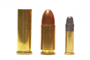 beyaz arkaplanda izole edilmiş mermiler